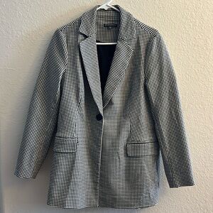 Womens Adrianna Papell blazer. Size M excellent condition